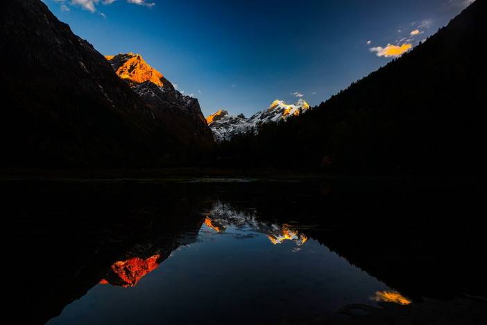 长坪沟日照金山