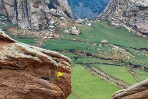 爆火人间塞尔达【6.12晚/端午2天】草原大裂缝-徒步大青山-美林谷秘境
