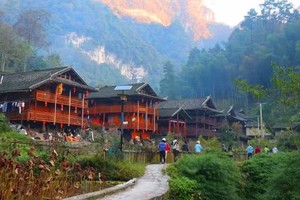 魅力湘西【五一5.1-4】借母溪-小溪-船行酉水-边城-坐龙峡-槟榔谷；人少景美原始自然。免费代订火车票，多人优惠。