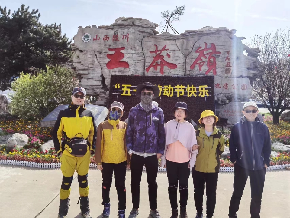 LQZV_W3d7iWWb85lHDf-Exe8cFWDsur3UDFw0OixqYCRBzbnUaILVn3h9x7ywip7