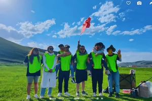 夏日坝上草原团建活动-如金年华,无畏争光