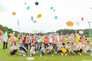 【时尚炫酷 轻松易学】飞盘嘉年华趣味运动——盘不落地 永不放弃