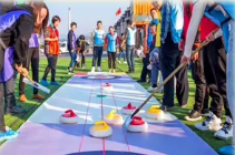 【时尚炫酷 轻松易学】陆地冰壶趣味运动——滑动快乐 推动激情