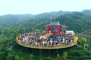 花都可接，成行【中秋/国庆，大美龙南2天】畅游龙南虔心小镇+燕翼围屋+龙南武当山，玩转全景玻璃桥，入住豪华酒店~