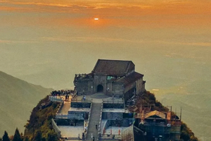 花都可接【夜袭南岳衡山】劲爆来袭，特种兵之夜袭衡山徒步看星空云海奔向日出！