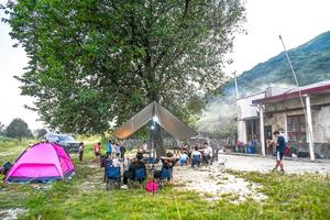 明月大山徒步露营，体验烟火气息农家饭！