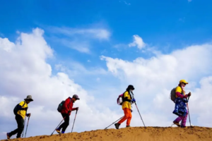 腾格里沙漠五湖连穿4天3晚轻装徒步露营！