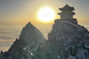 【绿源户外】12月20日-21日（周三、周四）野线穿越老君山景区徒步穿越金顶赏雪景夜景、观金顶云海日出