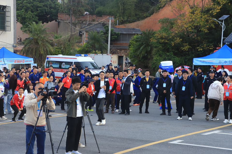 3db49c3b-9b4c-4dfc-9a0a-2cfae8578868