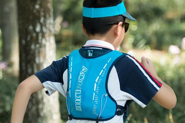 奥尼捷儿童登山包越野跑背包徒步双肩包户外跑步骑行水壶水袋包