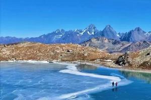 2.19初三「2日 | 徒步」折多山蓝冰海子