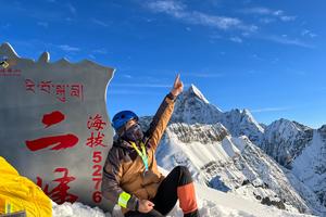 四姑娘二峰3日丨人生的第一座雪山攀登 · 四姑娘山二峰攀登之旅 