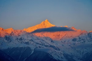 雨崩经典5日 | 2-8人小团 梅里雪山绝美雨崩徒步线 尼农神瀑冰湖|雨崩转山月