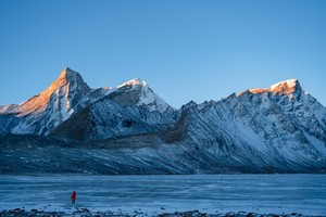 珠峰5日越野小团 | 无人机+单反全程旅拍，珠峰大本营、卡若拉冰川、阿玛直米雪山探寻之旅，2-4人