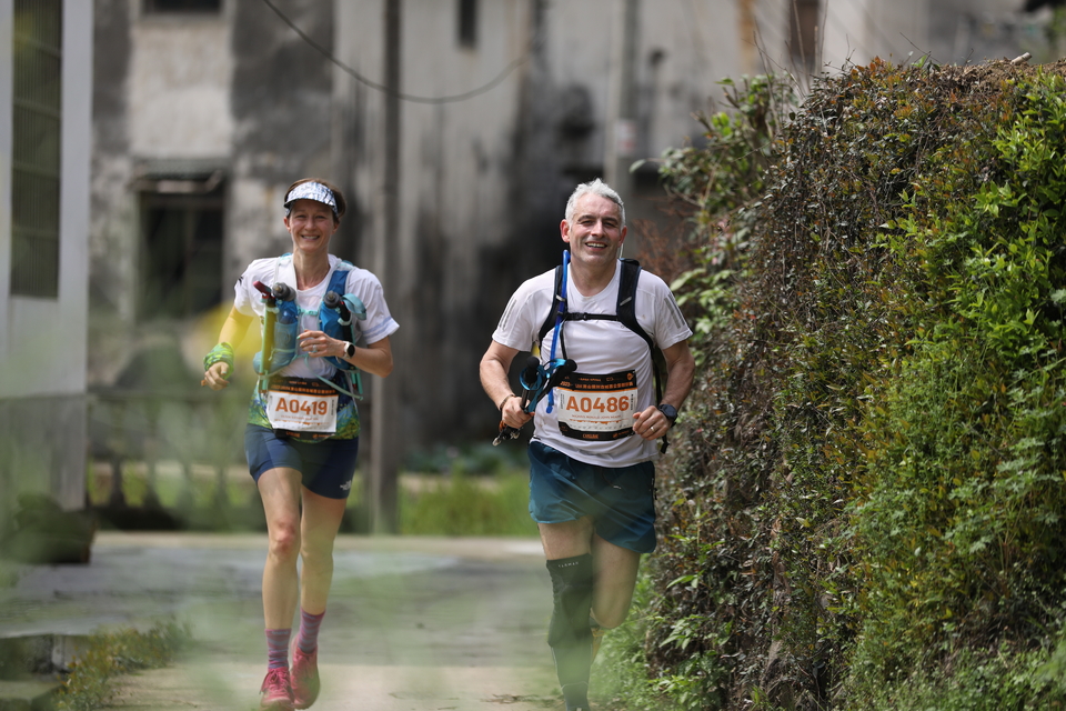 房+巷+矮墙-男+女-外籍