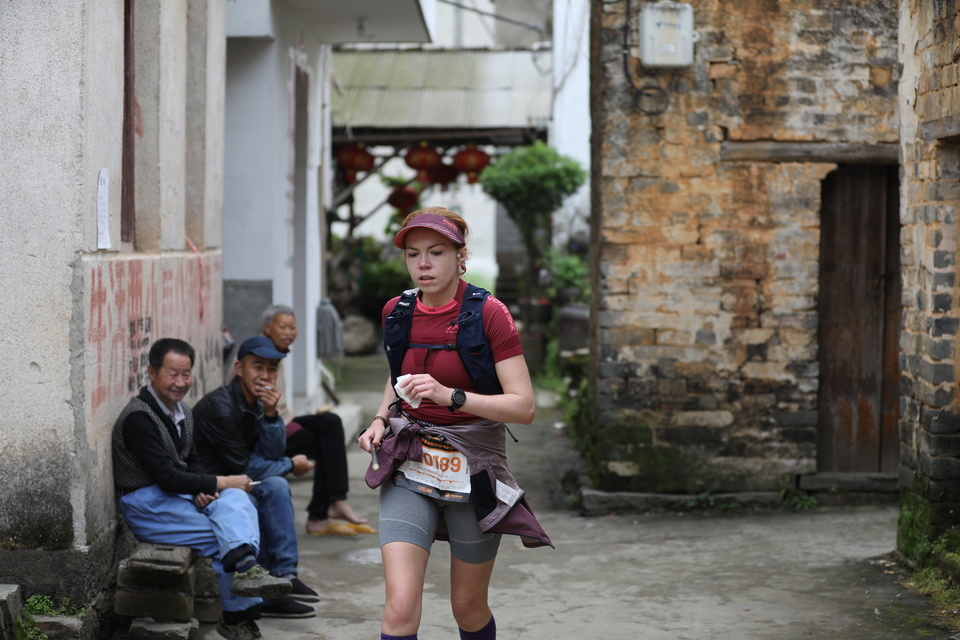 居民区4-女-外国