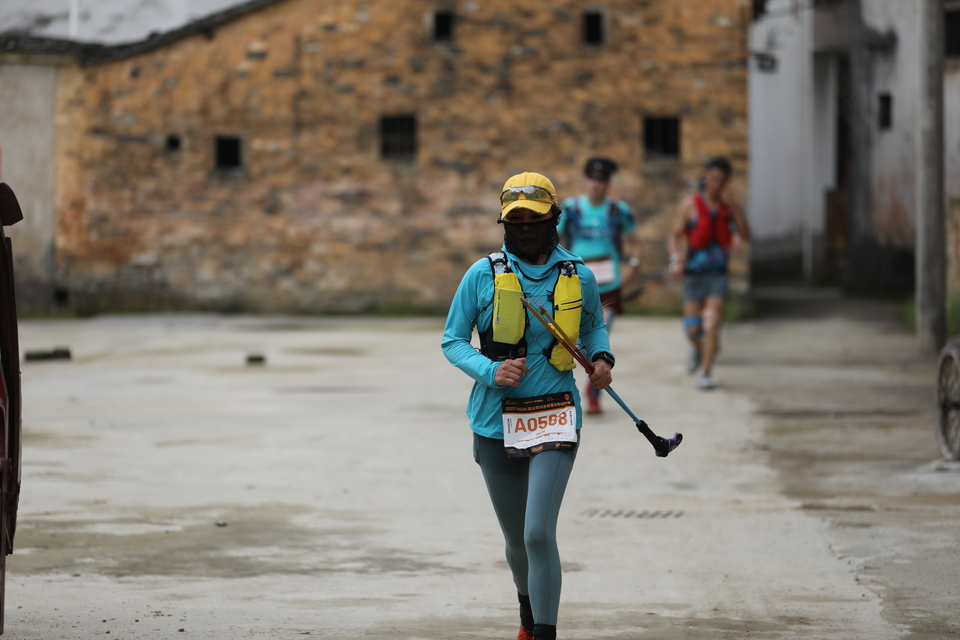 巷+黄色房子2-女