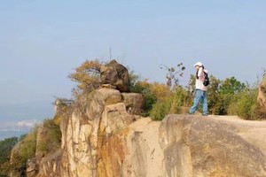【12.8】周日苏州灵岩山“新手野攀趣味”“奇峰怪石林立”“俯瞰姑苏城外”8km