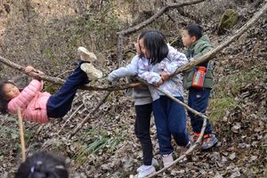 【亲子徒步】12.27周六 | 8公里月亮沟塔盘沟环穿 农户柴火鸡汤烩饼 户外绳梯课程 