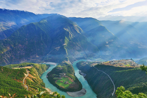 【天行•三江奇观】天境怒江｜老姆登｜废城知子罗｜独龙江纹面女｜丙中洛｜孔雀山｜梅里雪山｜香格里拉｜白水 台｜虎跳峡高路