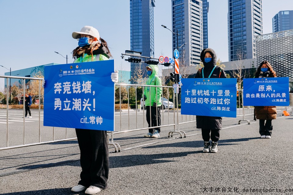 _U2_2412-opq676169122