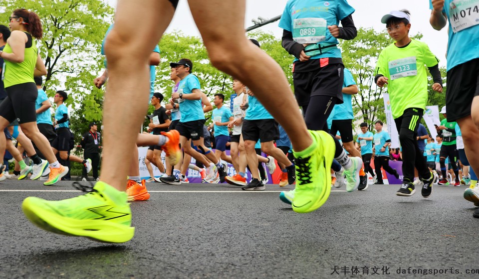 用脚步丈量大地 沈斌煊