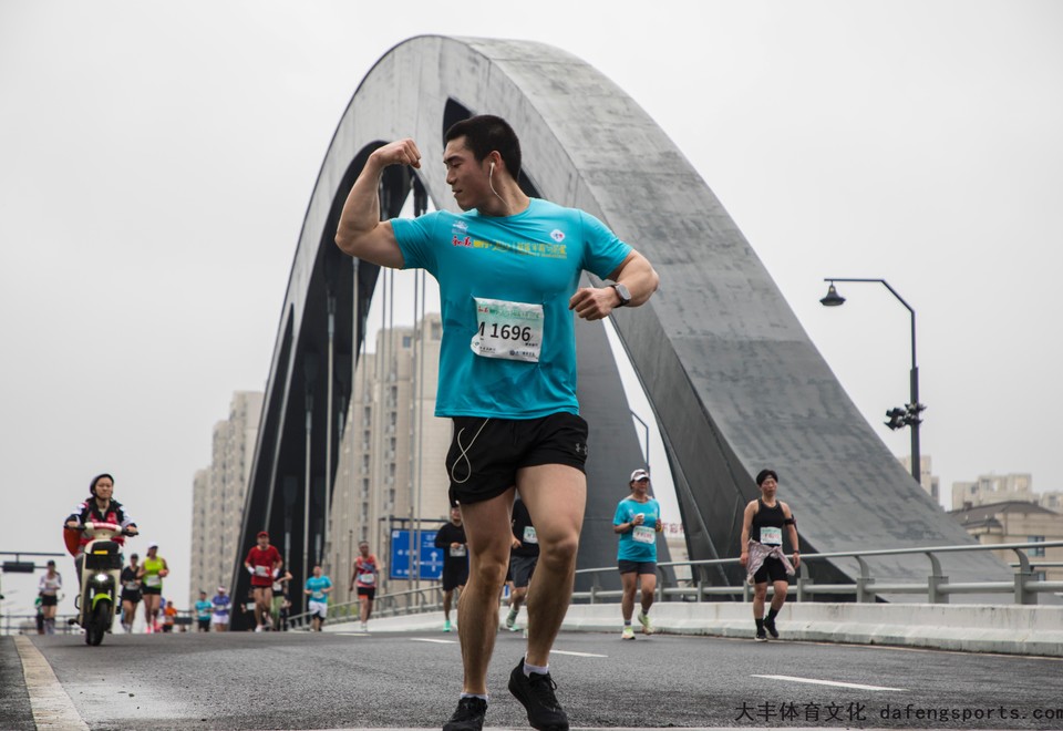 快乐奔跑 宓春丽