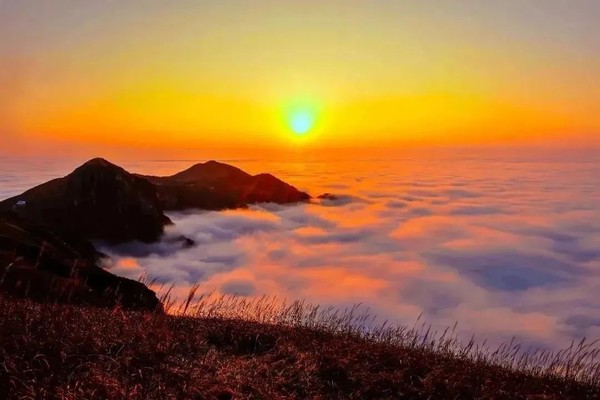 6月15晚-16日，特价198元！【特种兵夜爬三官山】——小武功山，原始千米高山，绝美原生态草原！