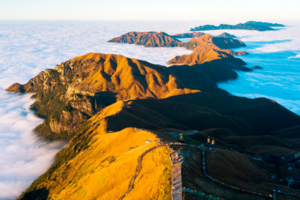 成团！158元起！12.19晚-12.21日 金色武功山轻装徒步武功山高山草甸，看日出日落云海星空【深圳/东莞可上车】