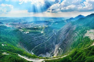 【非周末徒步】11.13徒步穿越亚洲第一天坑，遇见千年银杏