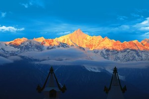 雨崩转山6天5晚转山活动.，邂逅梅里日照金山