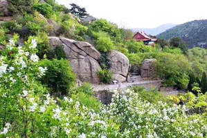 科尔沁户外 5月10日 春访海棠山—探秘“中国北方佛教艺术宝库”走进阜新的“后花园”，在层峦叠翠间邂逅三百年的时光印记