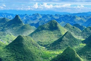 每周六/日/节假日【清远莫六公】广东徒步天花板！清远莫六公醉美山脊线，闯入喀斯特的云端秘境