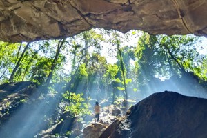 每周六/日出发【佛山西樵山探洞】西樵山探洞，追一场耶稣光盛宴