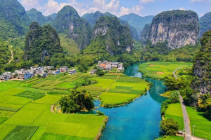 春节【秘境河池4天】河池三门海，瑶望天下，洞天酒海，棉花天坑，梧州骑楼城，柳州夜景美食