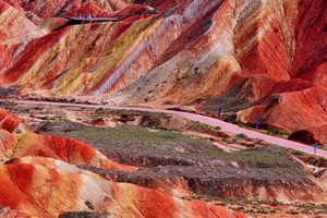 【西北落地】青甘环线-七彩丹霞+鸣沙山+月牙泉+敦煌莫高窟+翡翠湖+茶卡盐湖+青海湖（兰州进出） 8日游
