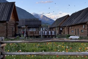 【阿勒泰遇见伊犁】五彩滩+禾木+喀纳斯湖+赛里木湖+那拉提空中草原+独库公路 8日游