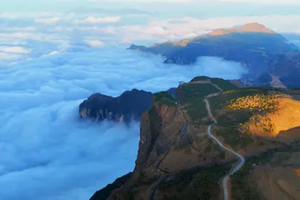 转发联系客服返现！【3天| 大山包·乌蒙秘境】（5.1）云南私藏！观云海日出黑颈鹤，超小众峡谷天险！