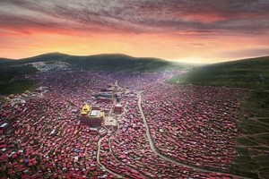 天天发团【4天 | 色达】2-8人团鱼子西+墨石公园+色达+四姑娘山