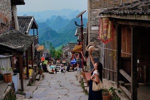 成团！4.04-05【千年瑶寨】小桂林-英西峰林徒步、探索神秘千年瑶寨、观瑶族特色表演二天游