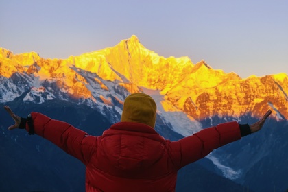 【雨崩经典5日】徒步梅里雪山下的冰湖、神瀑