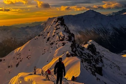 【四姑娘山二峰3日】五千米级 | 徒步型雪山
