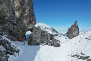 初级雪山（精品酒店）【雪山徒步II结斯沟穿山洞】2日游  4900米小众雪山徒步，一览雪山美景！