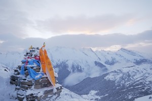 天天发【翡翠之眼】2日游  川西冰川最后一滴眼泪，登顶5095.