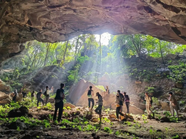 【西樵山探洞】2025年12月21日 佛山西樵山探洞，惊险刺激又好玩，追一场耶稣光盛宴 一天！