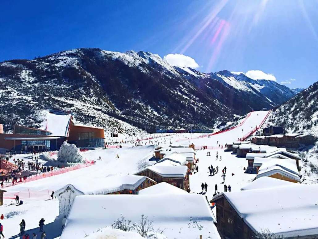 【1日游】每天发团 鹧鸪山滑雪 二,行程安排 第一天:成都—米亚罗