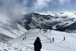 【恩缪峰 · 雪山攀登计划】从成都启程，3天2晚，开启你的第一座雪山梦！可定制排期；4人成团；本地操作