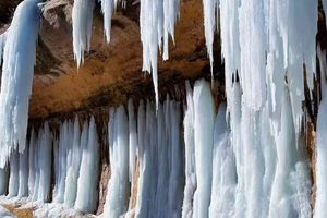 01.18（周日）|甘肃庆阳 探秘黄土高原地下神奇冰窟、冰挂奇观美景，会员仅需108元，包含门票哦