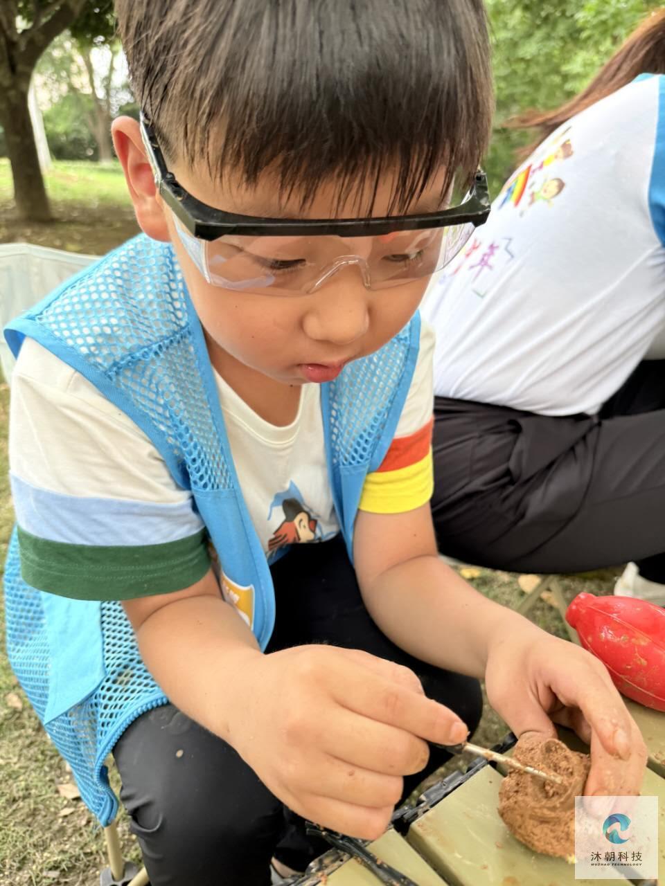 Y-2pp-E5kItoZ-qg09_Al9AERwpxqyJEBHICkk0914kH_htL72WZLy11LQH4Ujys