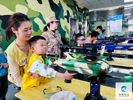 小小射击手，虽然小，但是我的动作可是很标准的哦